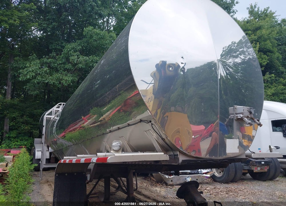 2005 WALKER STAINLESS EQUIP CO TANK SEMI TRAILER VIN: 5WSAA45265N037626