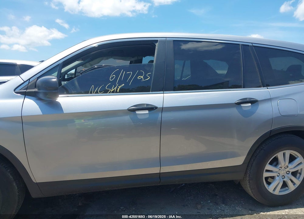 2018 HONDA PILOT VIN: 5FNYF5H10JB001132