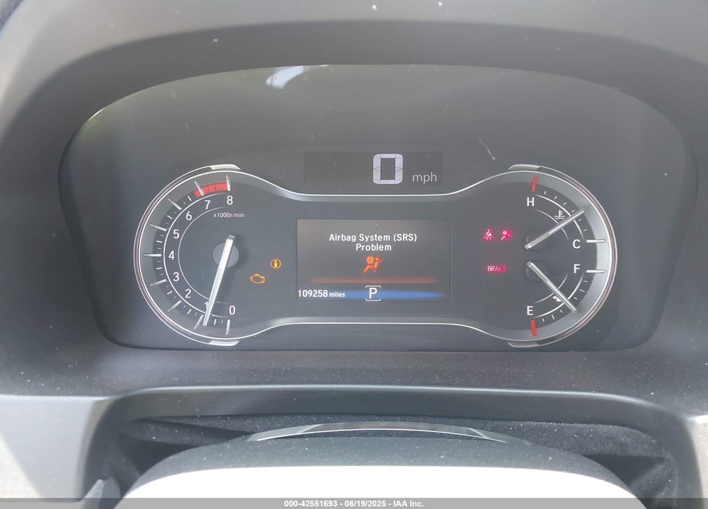 2018 HONDA PILOT VIN: 5FNYF5H10JB001132