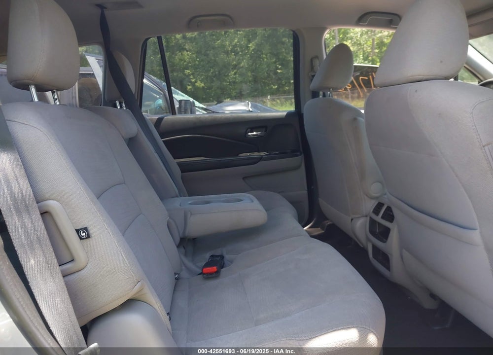 2018 HONDA PILOT VIN: 5FNYF5H10JB001132
