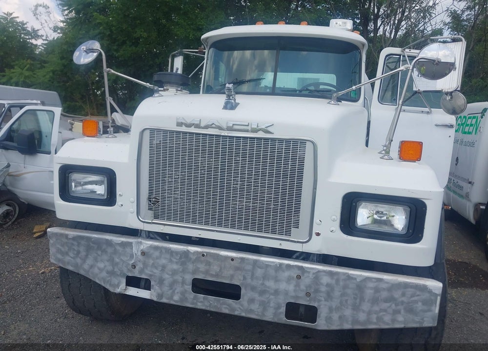 2001 MACK 600 RD600 VIN: 1M2P264C91M033567