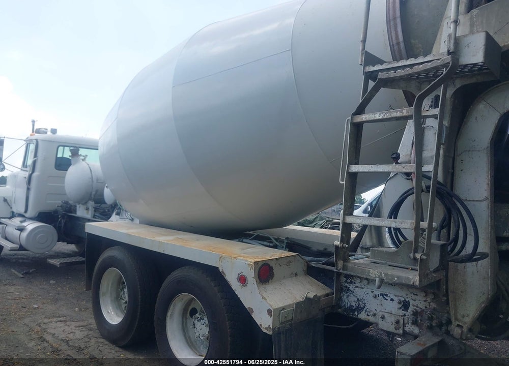 2001 MACK 600 RD600 VIN: 1M2P264C91M033567