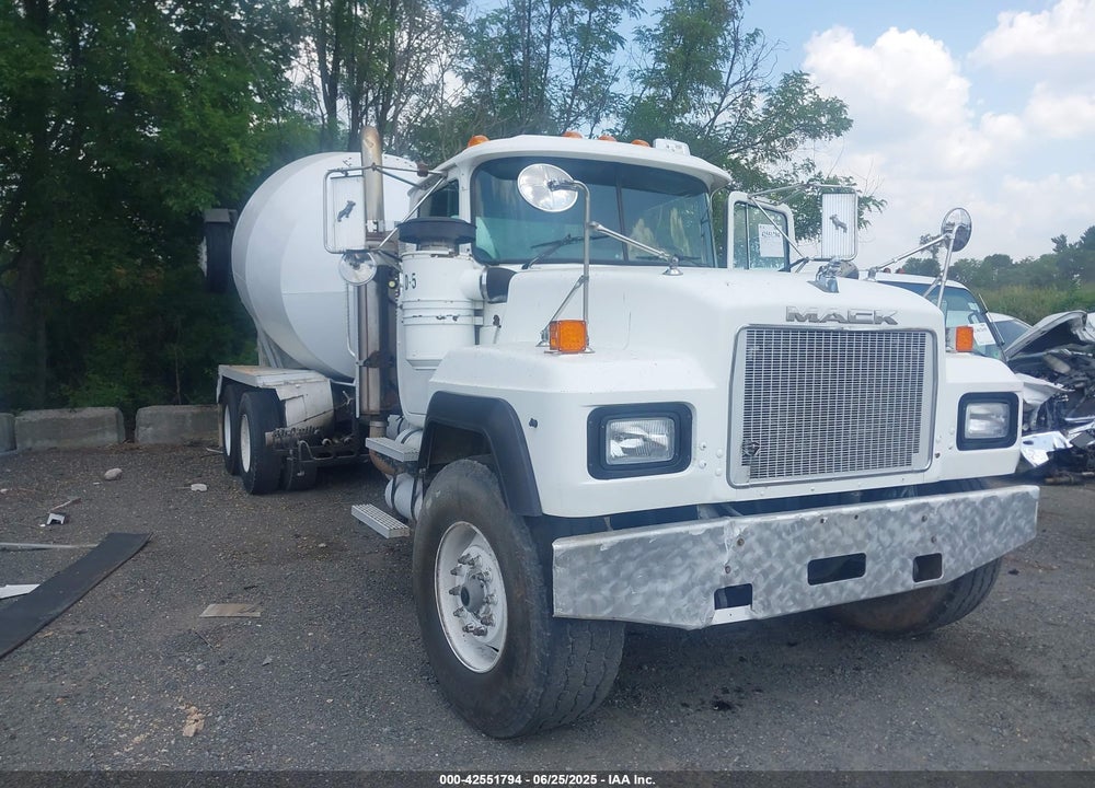 2001 MACK 600 RD600 VIN: 1M2P264C91M033567