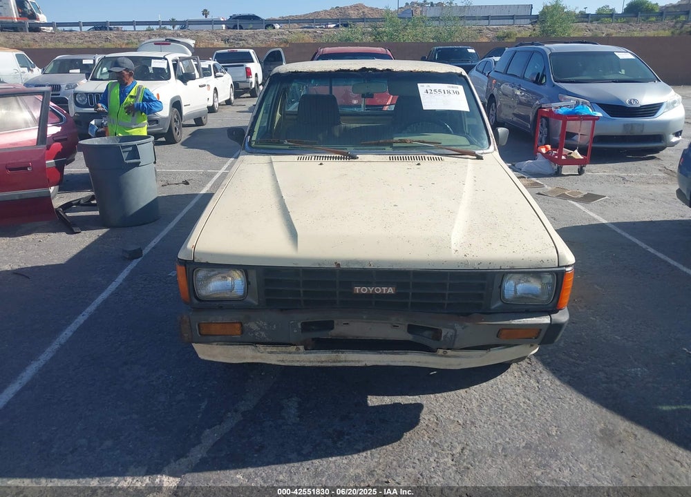 1985 TOYOTA PICKUP 1/2 TON RN55 DLX VIN: JT4RN55D7F0106536