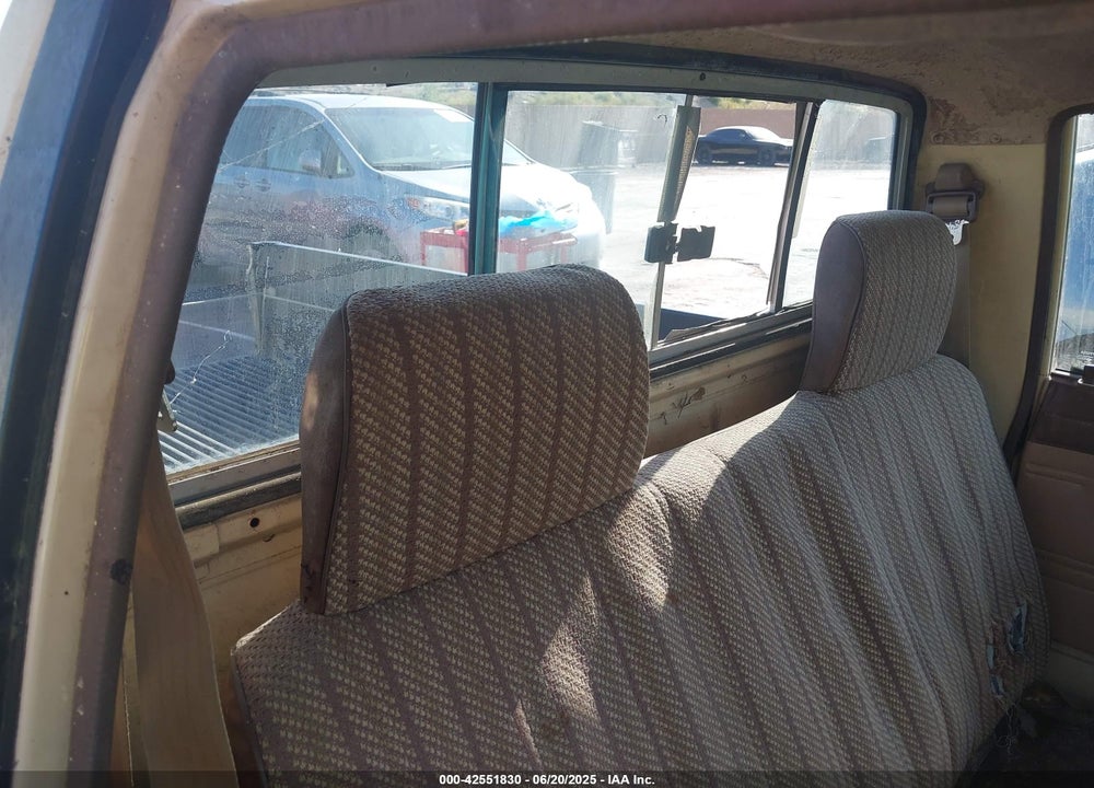 1985 TOYOTA PICKUP 1/2 TON RN55 DLX VIN: JT4RN55D7F0106536
