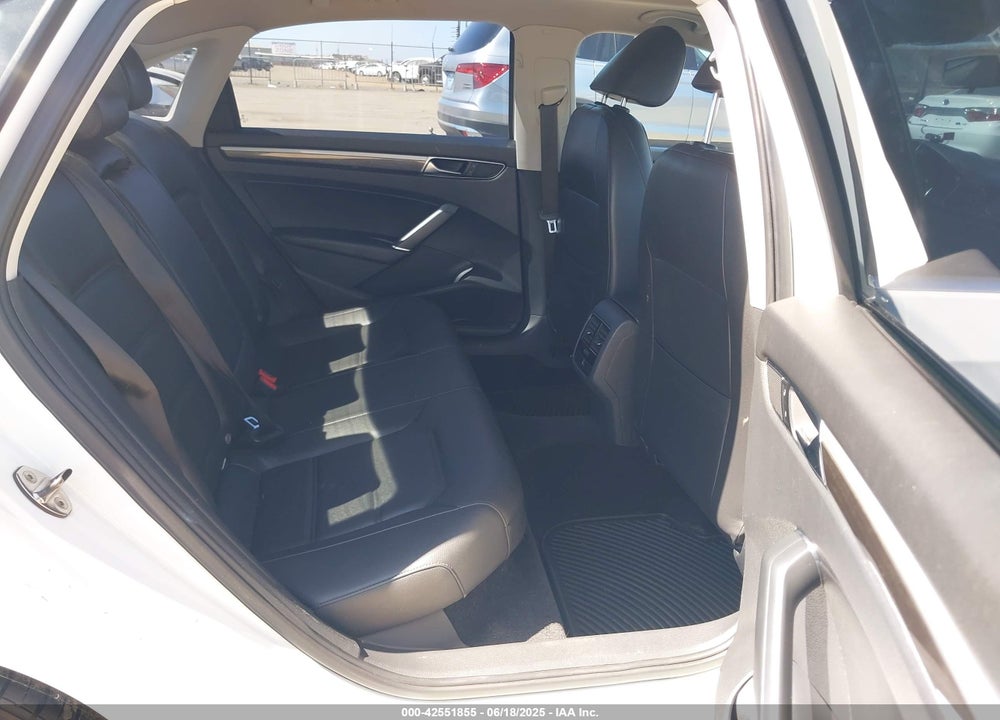 2017 VOLKSWAGEN PASSAT VIN: 1VWBT7A39HC018666
