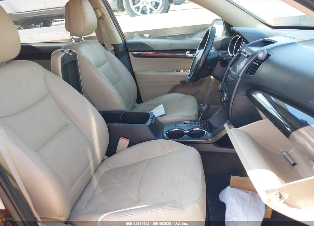 2011 KIA SORENTO EX VIN: 5XYKUDA12BG071970