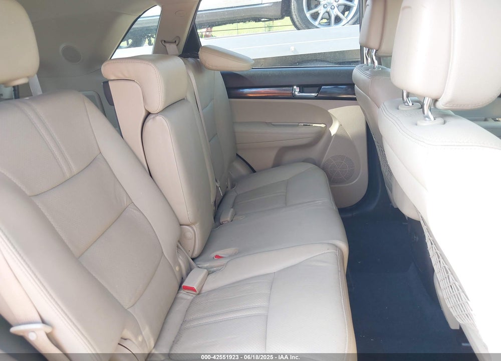 2011 KIA SORENTO EX VIN: 5XYKUDA12BG071970