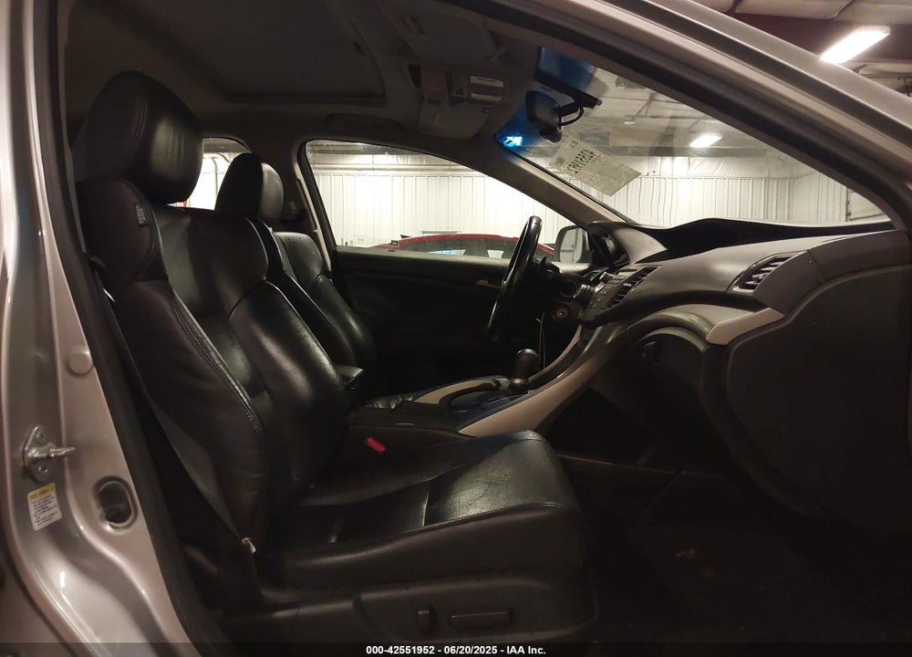 2010 ACURA TSX VIN: JH4CU2F63AC032884