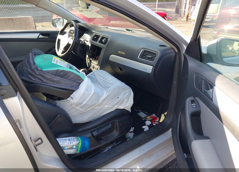 2013 VOLKSWAGEN JETTA HYBRID VIN: 3VW637AJ3DM213882