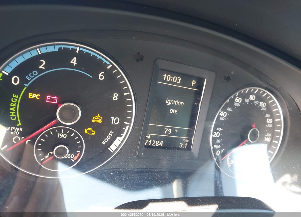 2013 VOLKSWAGEN JETTA HYBRID VIN: 3VW637AJ3DM213882