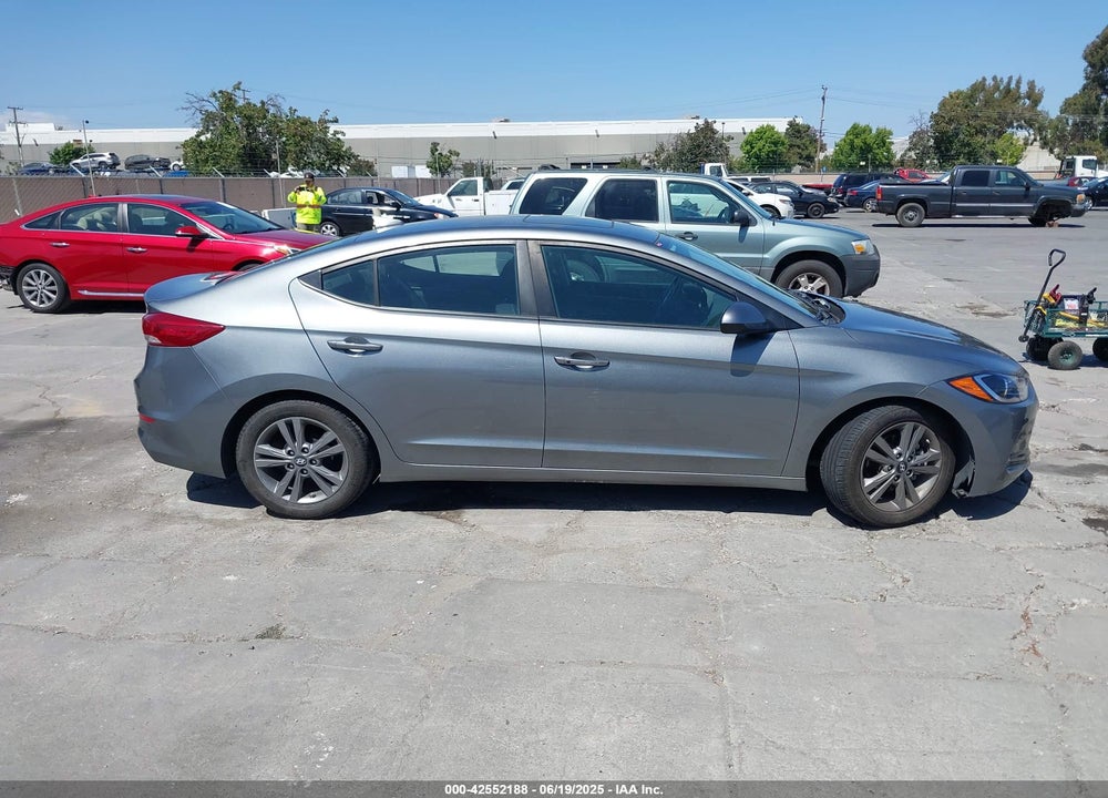 2017 HYUNDAI ELANTRA VIN: KMHD84LF0HU327211