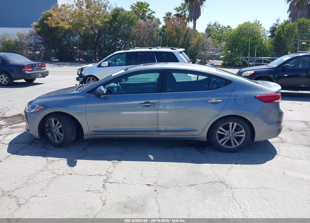 2017 HYUNDAI ELANTRA VIN: KMHD84LF0HU327211