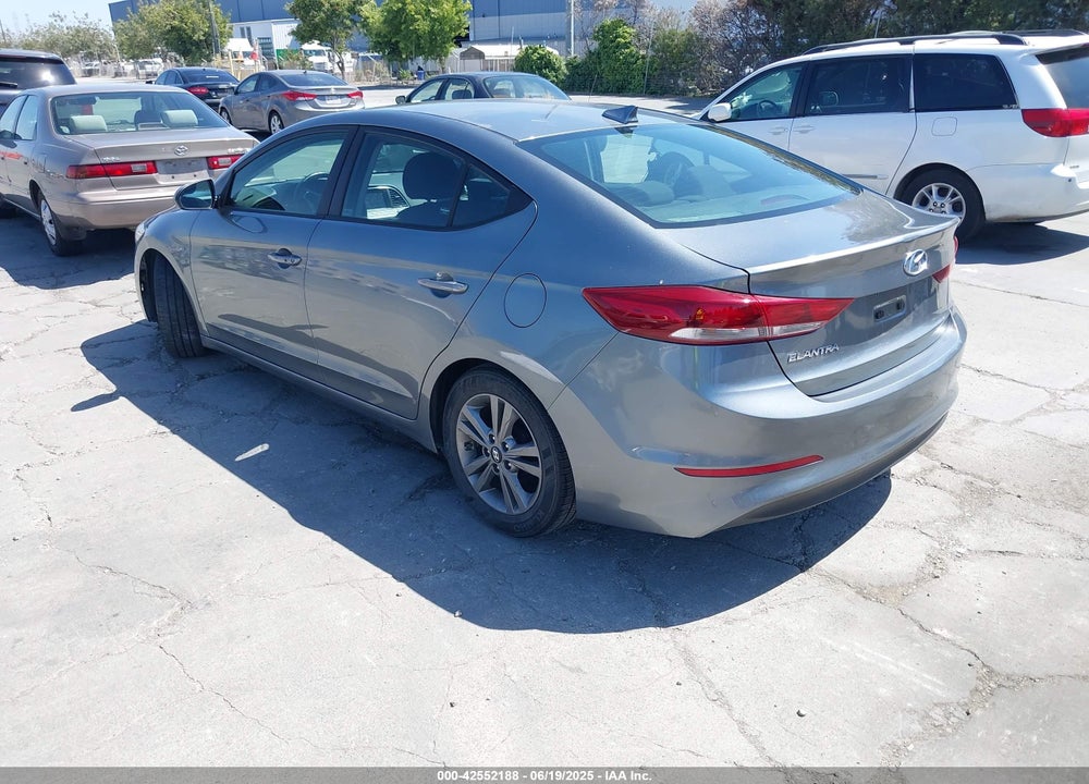 2017 HYUNDAI ELANTRA VIN: KMHD84LF0HU327211