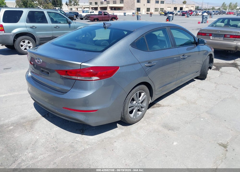 2017 HYUNDAI ELANTRA VIN: KMHD84LF0HU327211