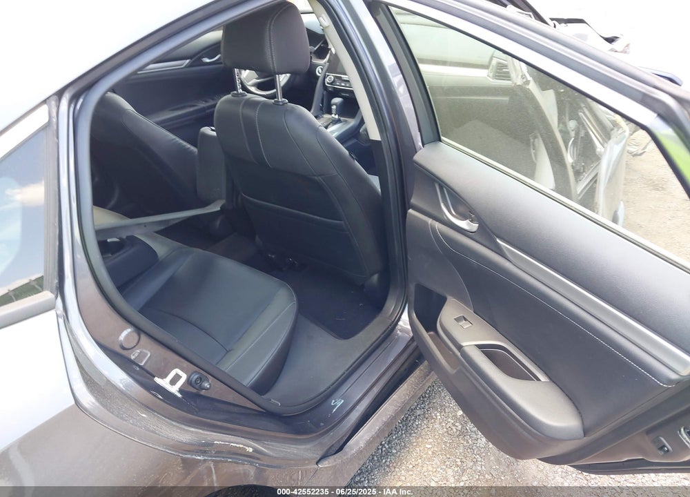 2018 HONDA CIVIC VIN: JHMFC1F73JX036333