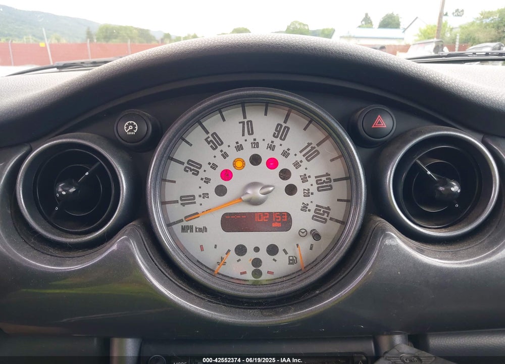 2005 MINI COOPER VIN: WMWRC33505TK61848
