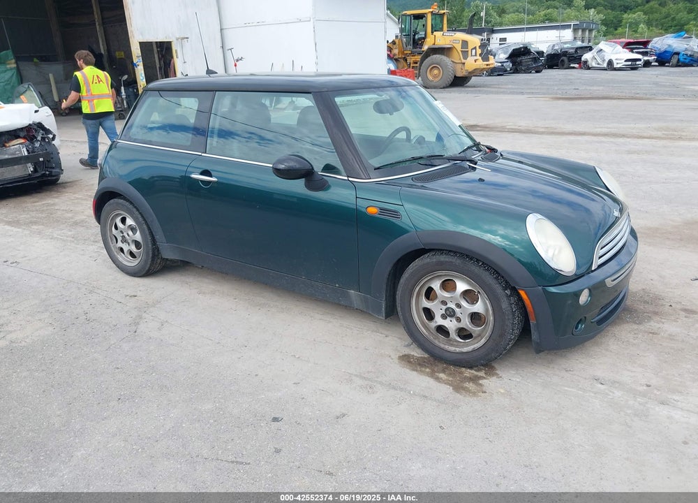 2005 MINI COOPER VIN: WMWRC33505TK61848