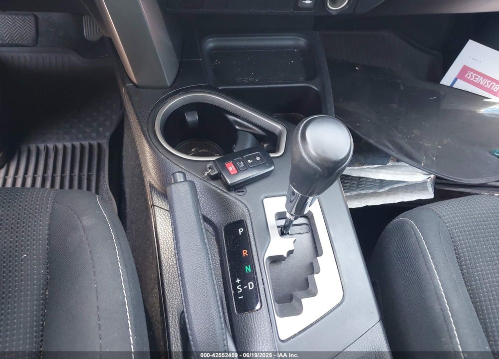 2018 TOYOTA RAV4 XLE VIN: 2T3WFREV4JW505053