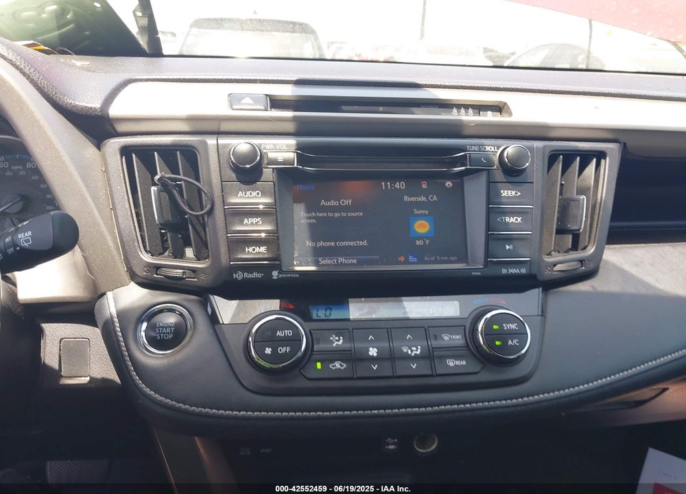 2018 TOYOTA RAV4 XLE VIN: 2T3WFREV4JW505053
