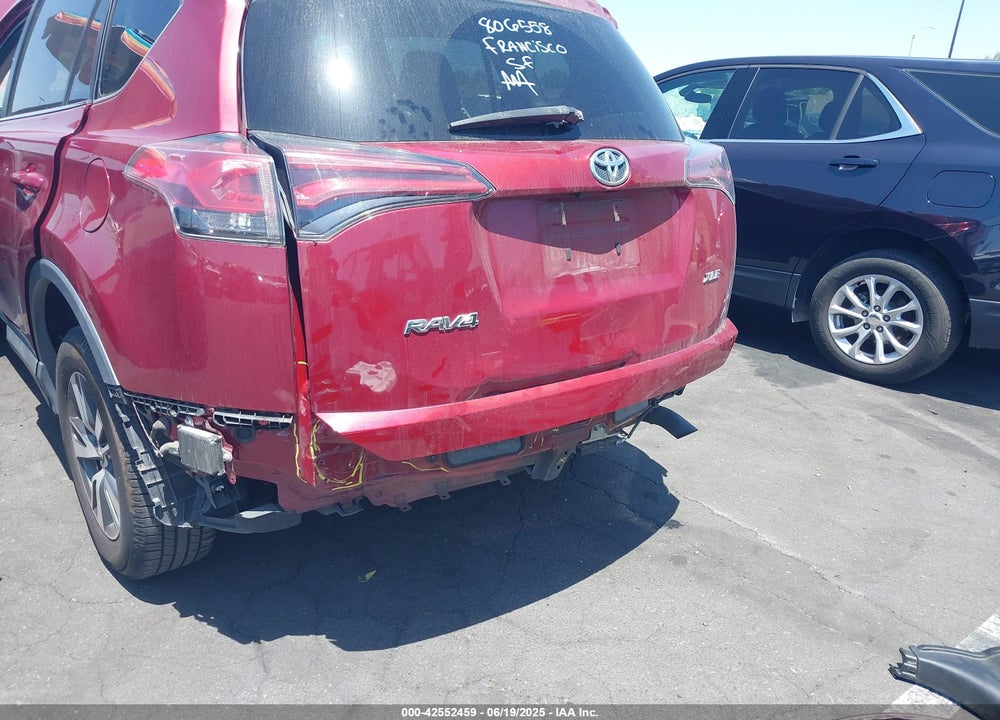 2018 TOYOTA RAV4 XLE VIN: 2T3WFREV4JW505053
