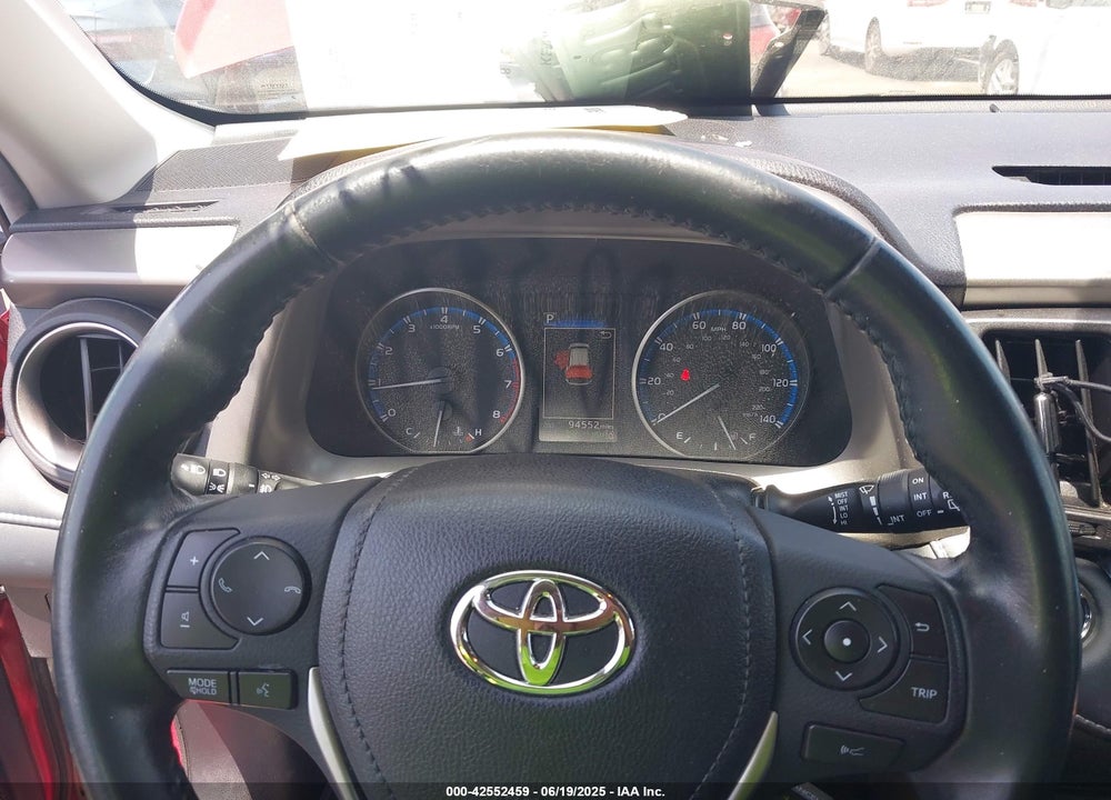 2018 TOYOTA RAV4 XLE VIN: 2T3WFREV4JW505053