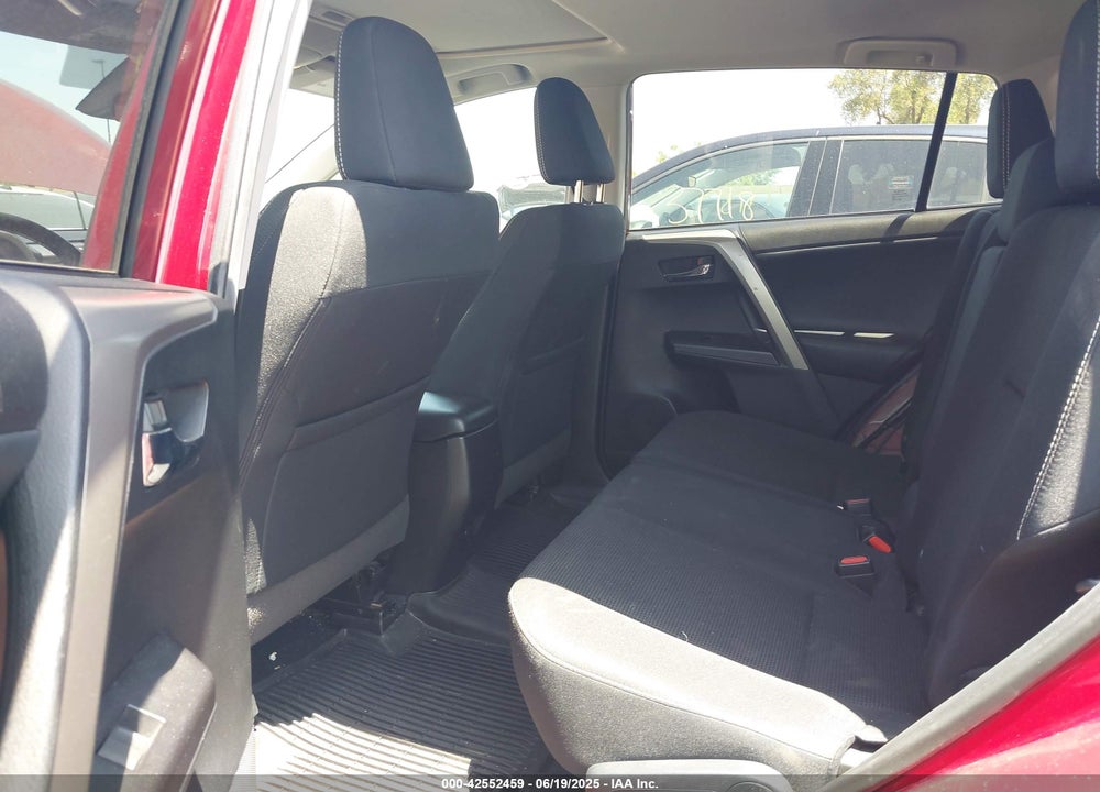 2018 TOYOTA RAV4 XLE VIN: 2T3WFREV4JW505053