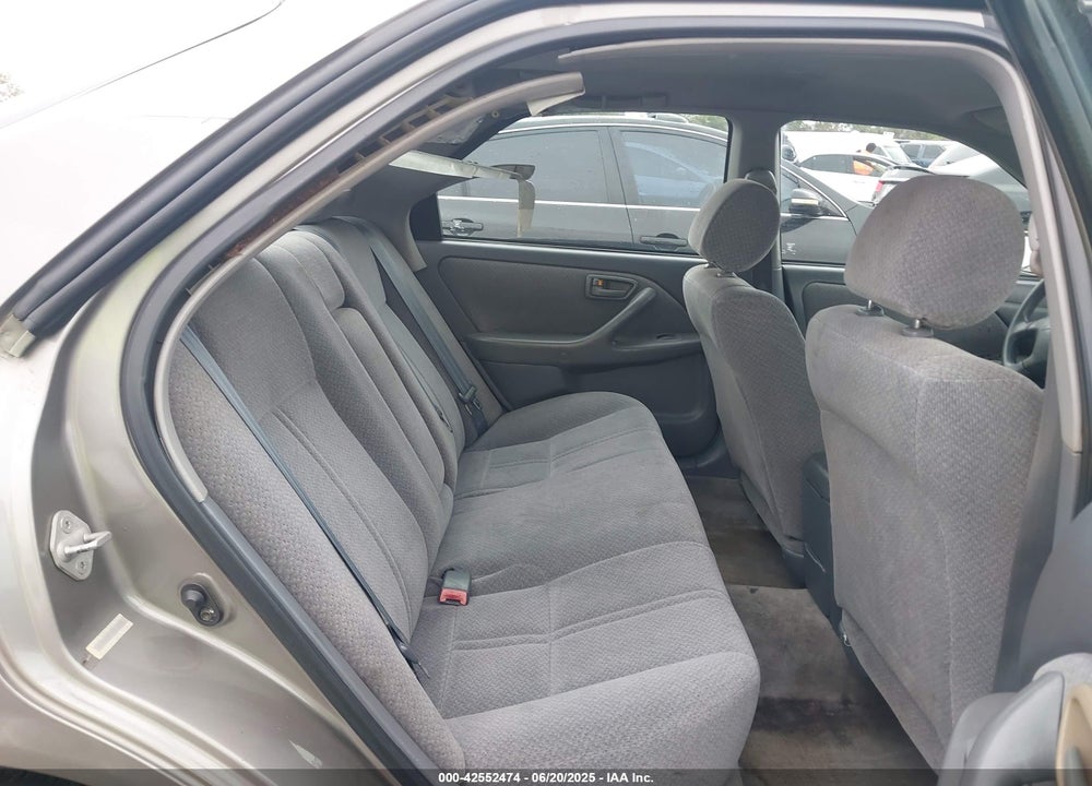 2001 TOYOTA CAMRY LE VIN: 4T1BG22K51U042197