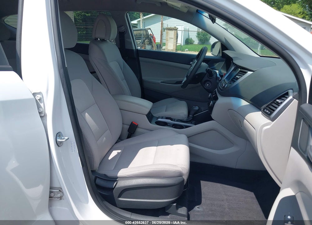 2018 HYUNDAI TUCSON VIN: KM8J33A48JU722983