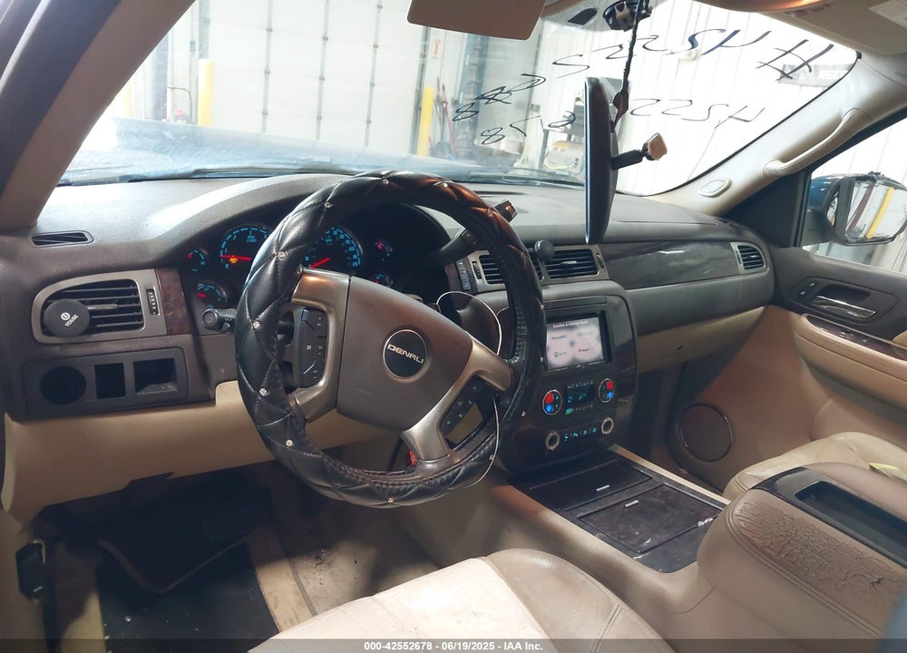 2007 GMC YUKON DENALI VIN: 1GKFK63897J300153