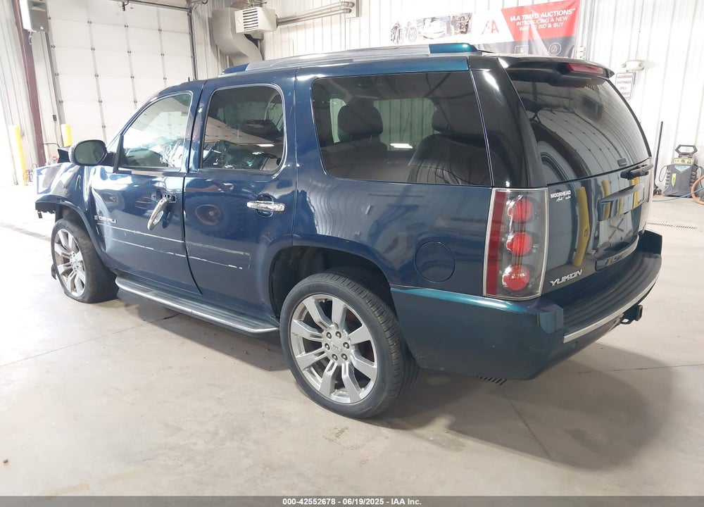 2007 GMC YUKON DENALI VIN: 1GKFK63897J300153