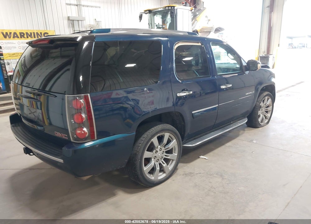 2007 GMC YUKON DENALI VIN: 1GKFK63897J300153