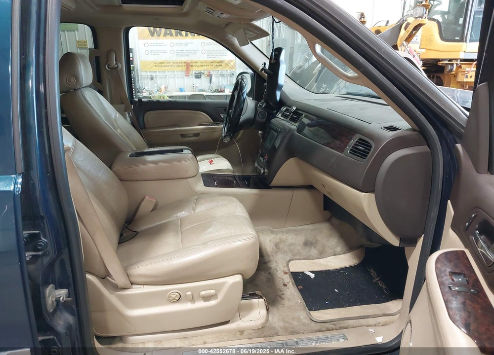 2007 GMC YUKON DENALI VIN: 1GKFK63897J300153