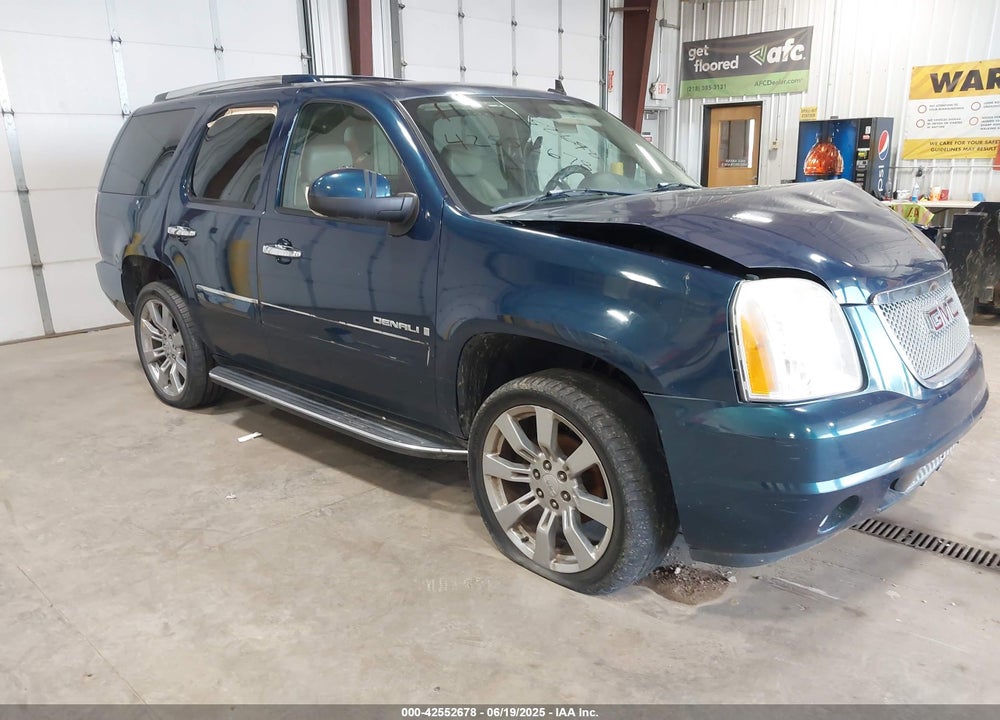 2007 GMC YUKON DENALI VIN: 1GKFK63897J300153