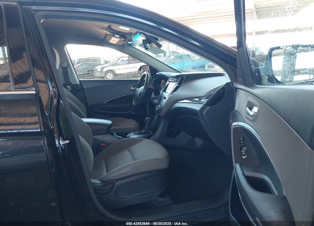 2017 HYUNDAI SANTA FE VIN: KM8SMDHF9HU213686