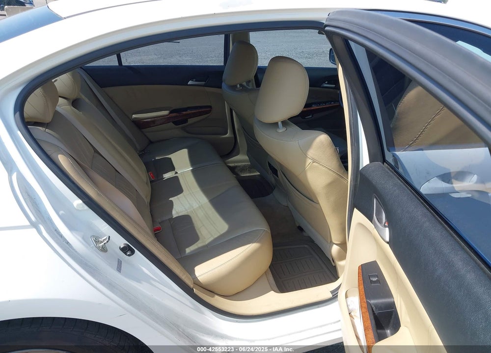2011 HONDA ACCORD VIN: 1HGCP2F88BA057675