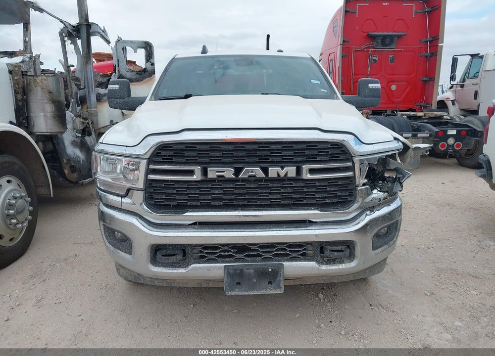2024 RAM 2500 BIG HORN 4X4 6'4 BOX VIN: 3C6UR5DL7RG311210