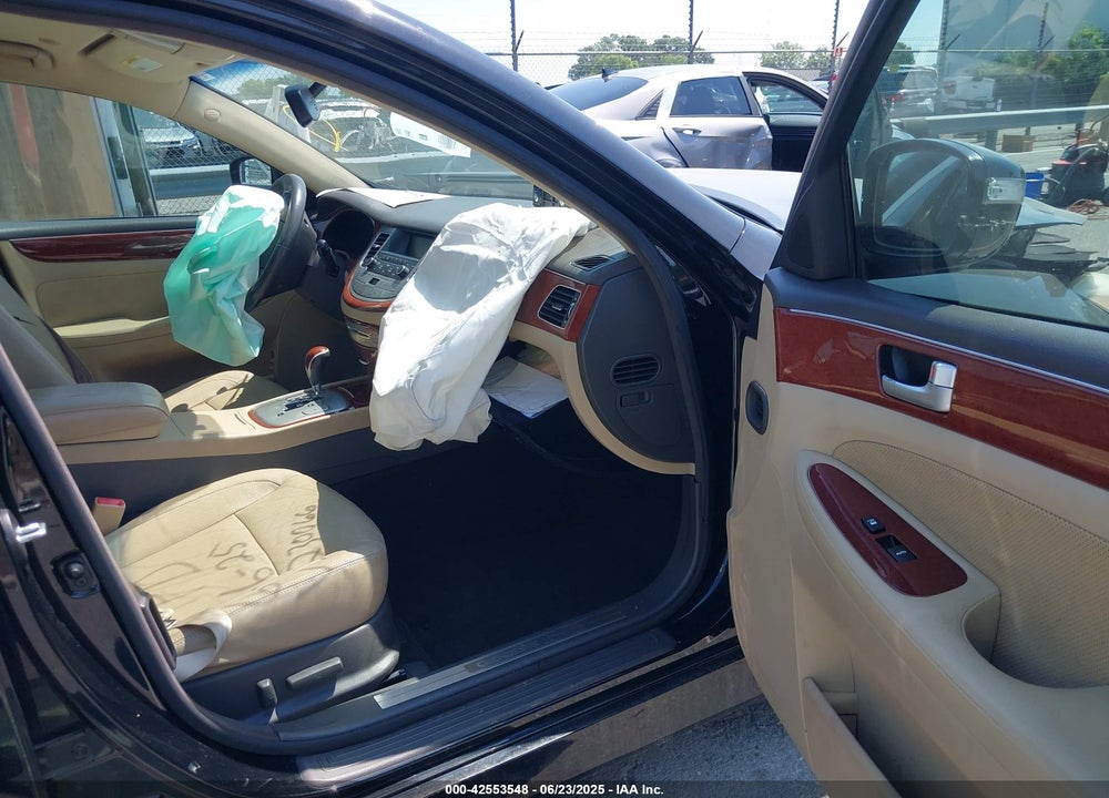 2013 HYUNDAI GENESIS VIN: KMHGC4DDXDU230066