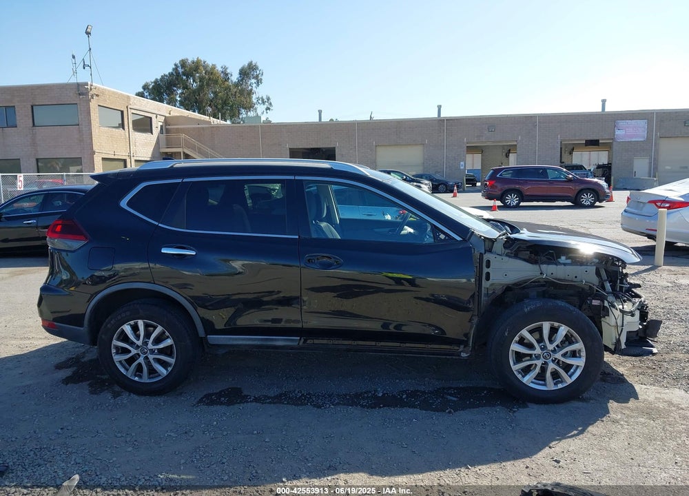 2018 NISSAN ROGUE VIN: KNMAT2MV2JP590157