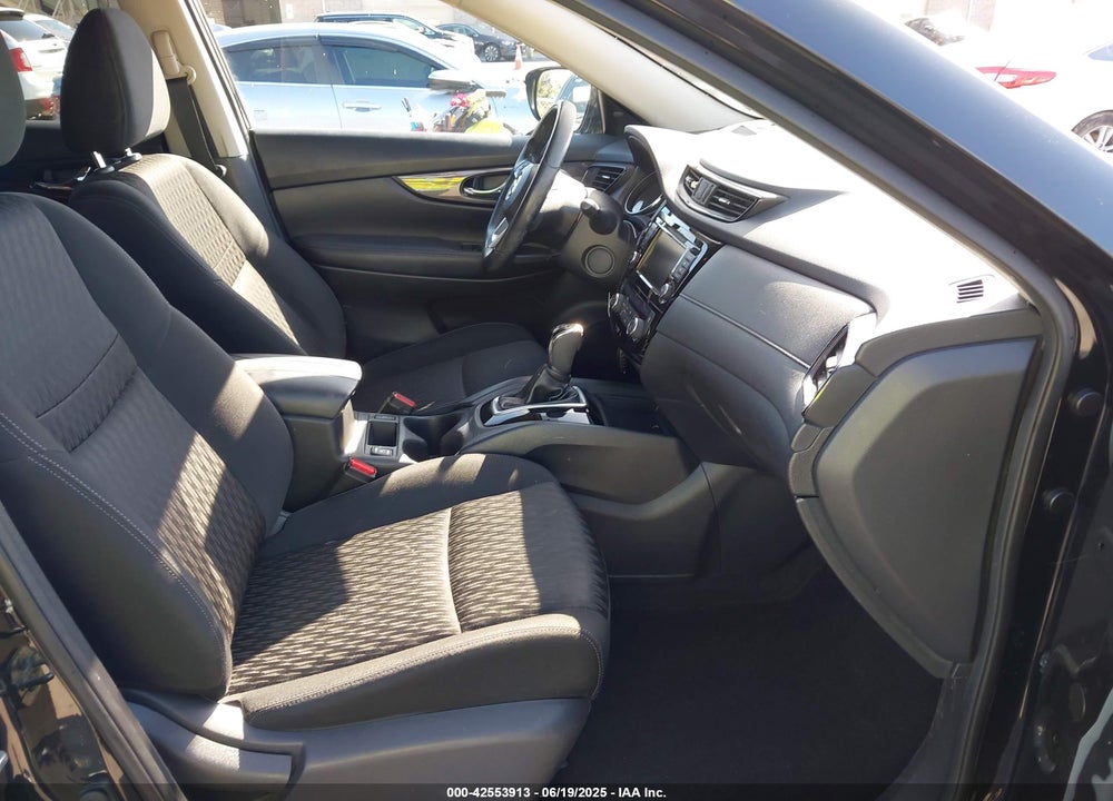 2018 NISSAN ROGUE VIN: KNMAT2MV2JP590157
