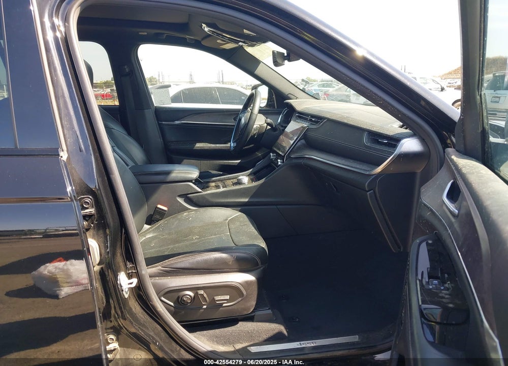 2022 JEEP GRAND CHEROKEE VIN: 1C4RJHDG1N8623744