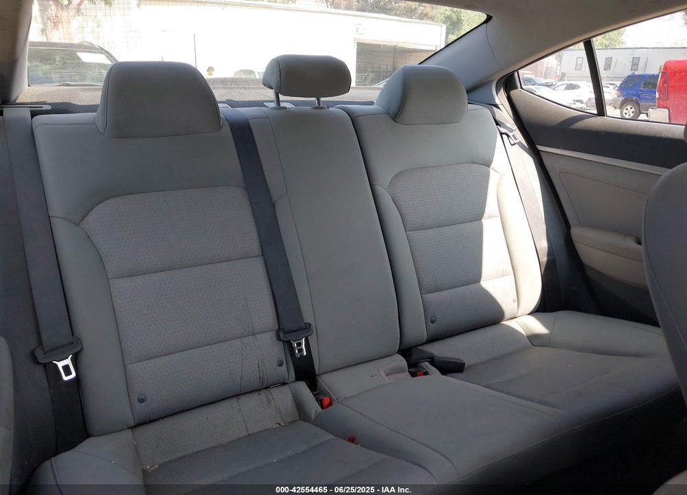 2017 HYUNDAI ELANTRA VIN: 5NPD74LF9HH065190