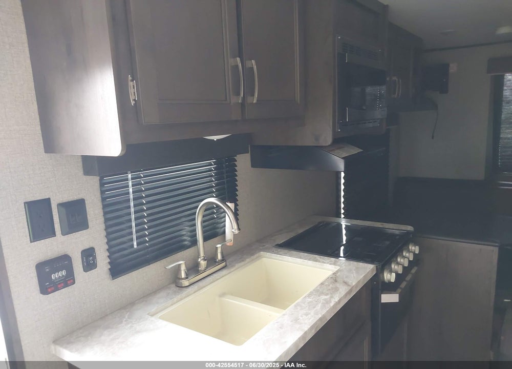 2021 JAYCO JAY FLIGHT SLX SERIE VIN: 1UJBJ0BL9M17Z0184