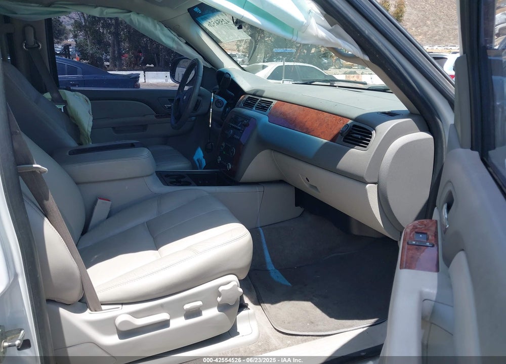 2010 CHEVROLET TAHOE VIN: 1GNUKBE00AR161808