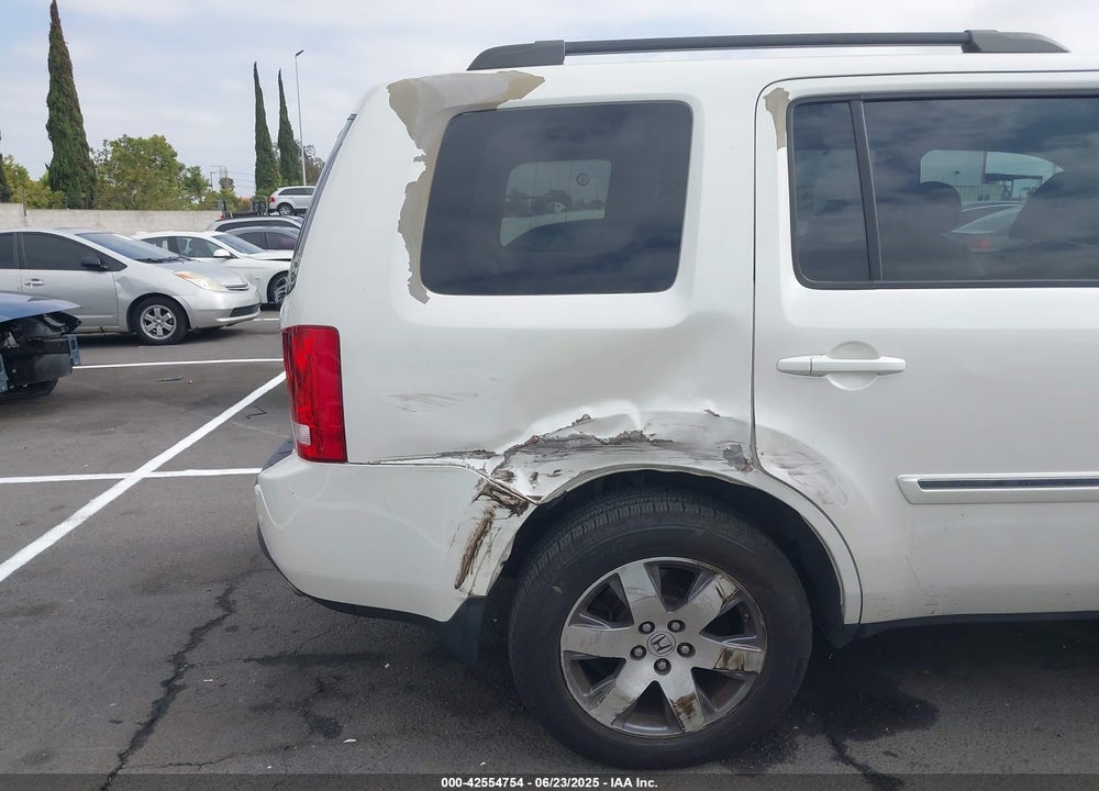 2014 HONDA PILOT VIN: 5FNYF3H92EB015842