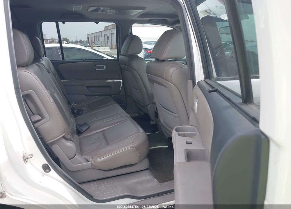 2014 HONDA PILOT VIN: 5FNYF3H92EB015842