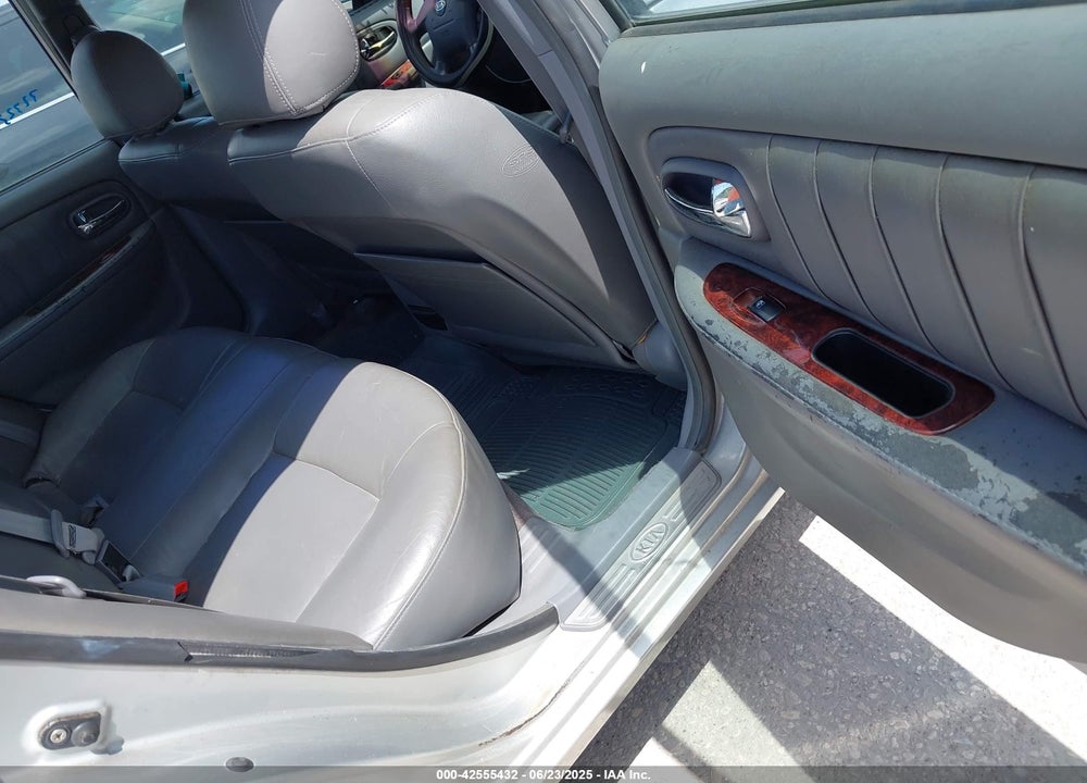 2004 KIA OPTIMA EX/LX VIN: KNAGD126745260895
