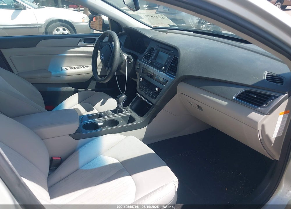 2016 HYUNDAI SONATA HYBRID SE VIN: KMHE24L10GA013679
