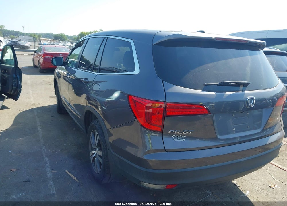 2018 HONDA PILOT VIN: 5FNYF5H31JB019575