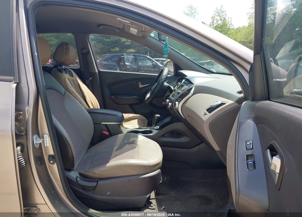 2010 HYUNDAI TUCSON GLS VIN: KM8JUCAC0AU081431